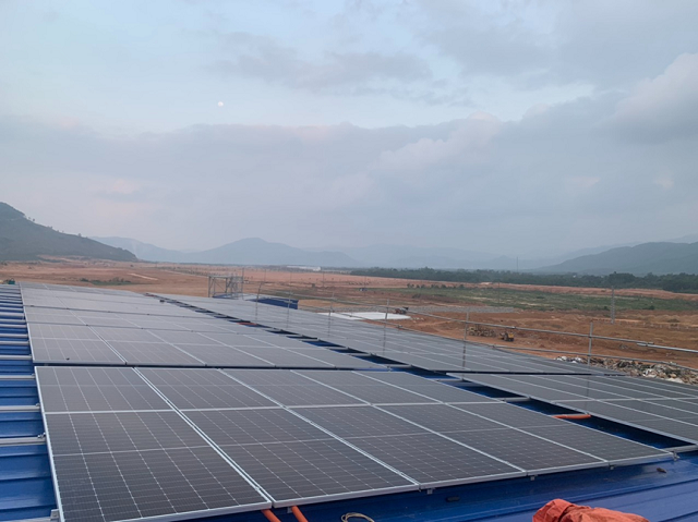 Công tác thi công lắp đặt tấm pin