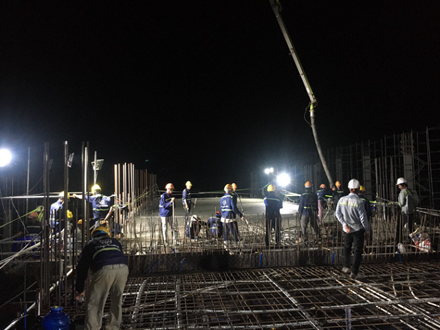 Công tác đỗ bê tông sàn tầng 1