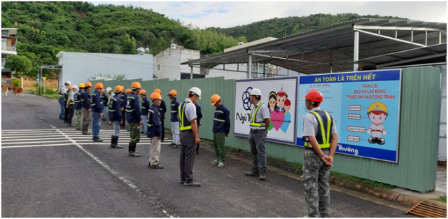 TBM buổi sáng trước khi bắt đầu công việc