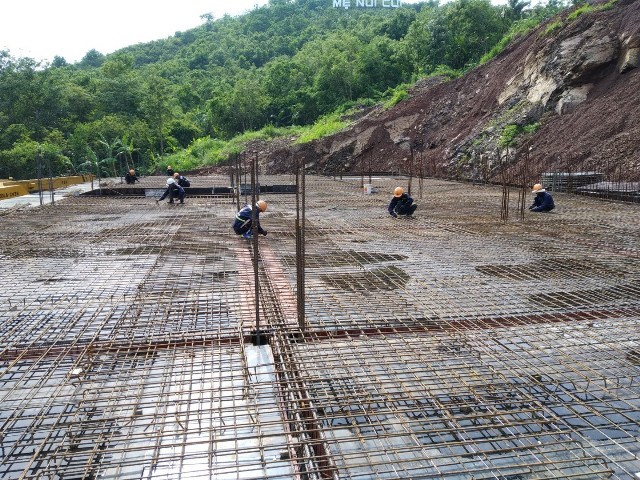 Lắp đặt ván khuôn, cốt thép sàn