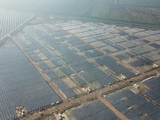 Cánh đông pin đang trong giai đoạn lắp ráp